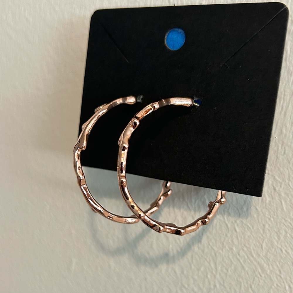 ❤️4/$20 Rose Gold Tone Hoop Earrings